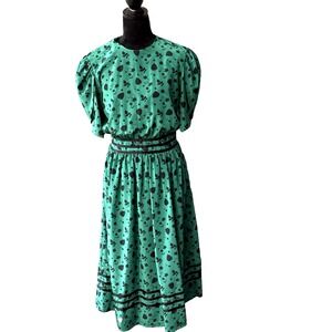 1980s does 1930s vintage Green dress with black floral print. Size 10
